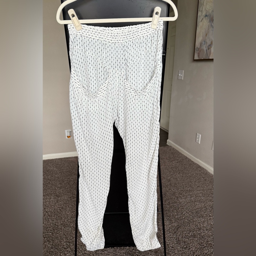 Flynn Skye White and Black Patterned Cropped Pants